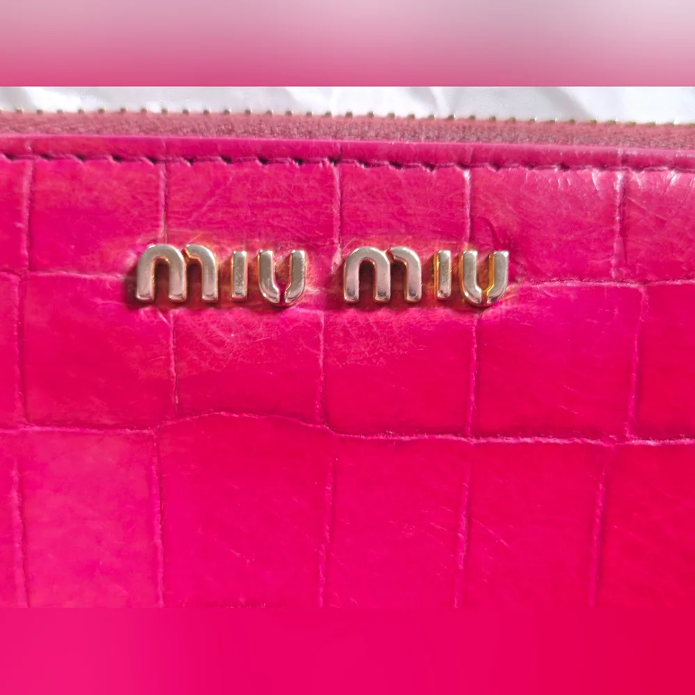 Miu Miu Dark Fuchsia Croc Embossed Leather Long Zip Wallet With COA - Picture 3 of 12